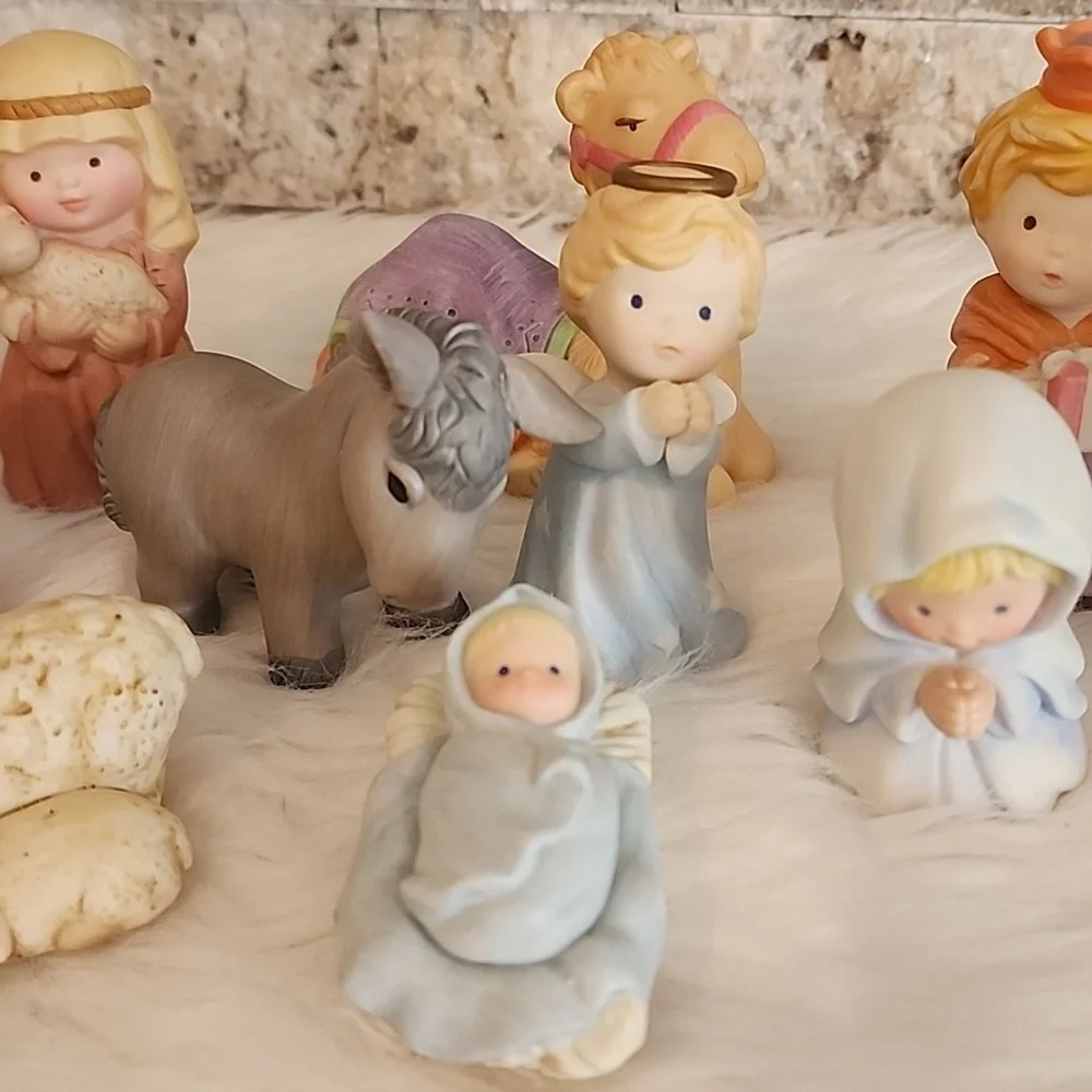 Avon 1986 Heavenly Blessings Children's Nativity Figurine Set 9